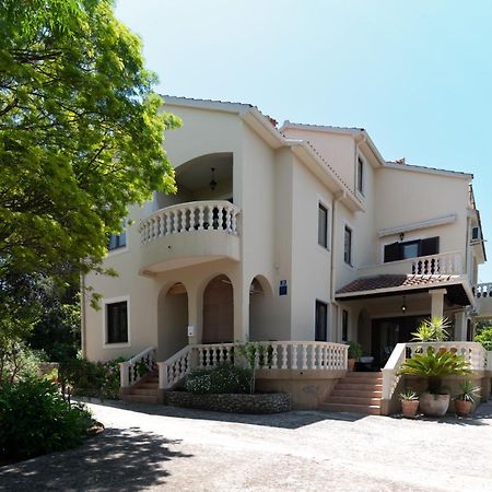 Apartments Rozelyn Уґлян Екстер'єр фото