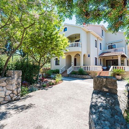 Apartments Rozelyn Уґлян Екстер'єр фото
