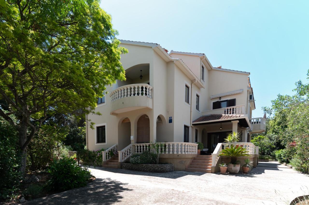 Apartments Rozelyn Уґлян Екстер'єр фото