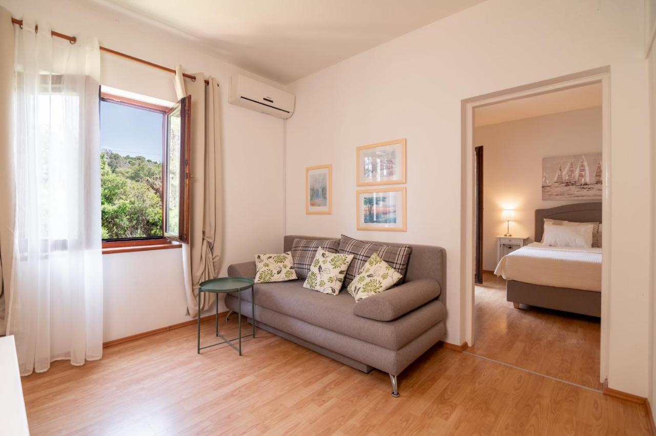 Apartments Rozelyn Уґлян Екстер'єр фото