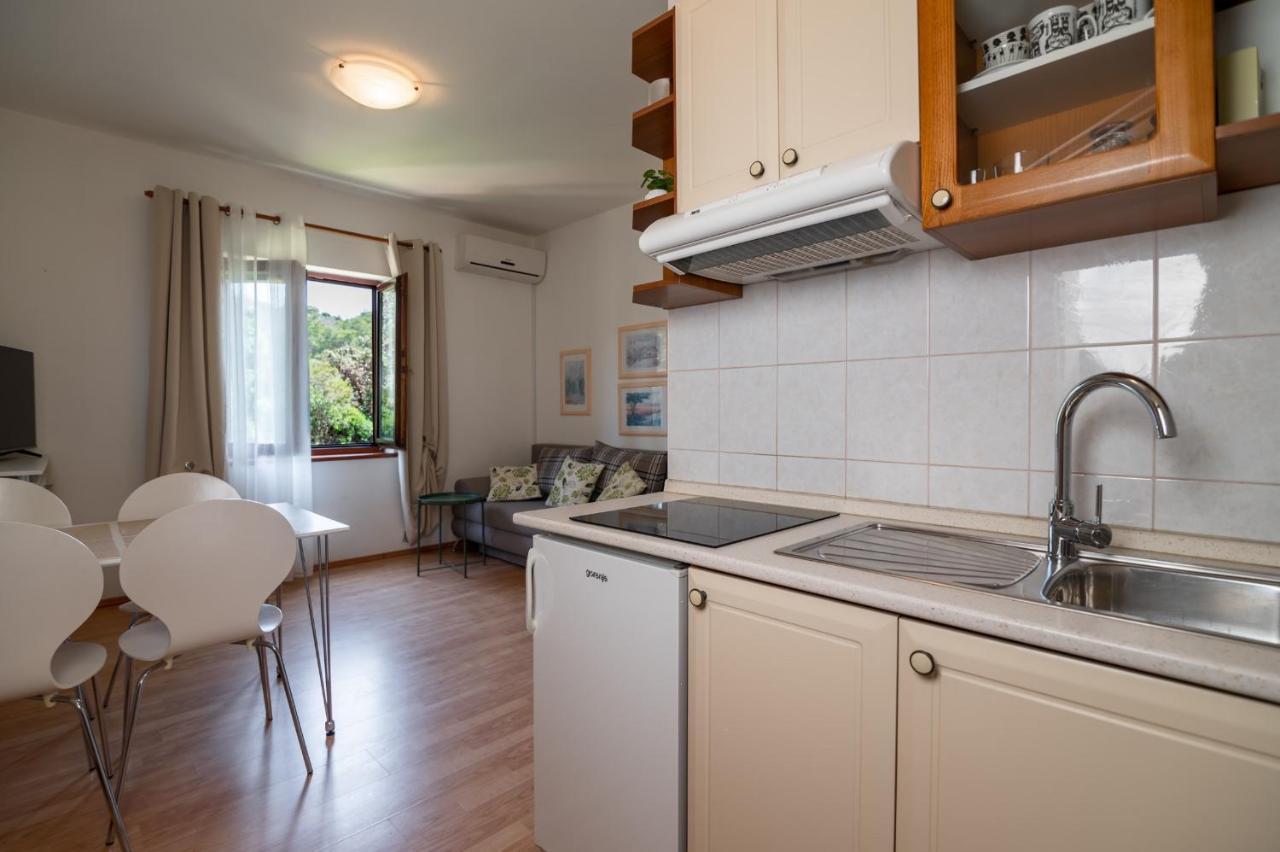Apartments Rozelyn Уґлян Екстер'єр фото
