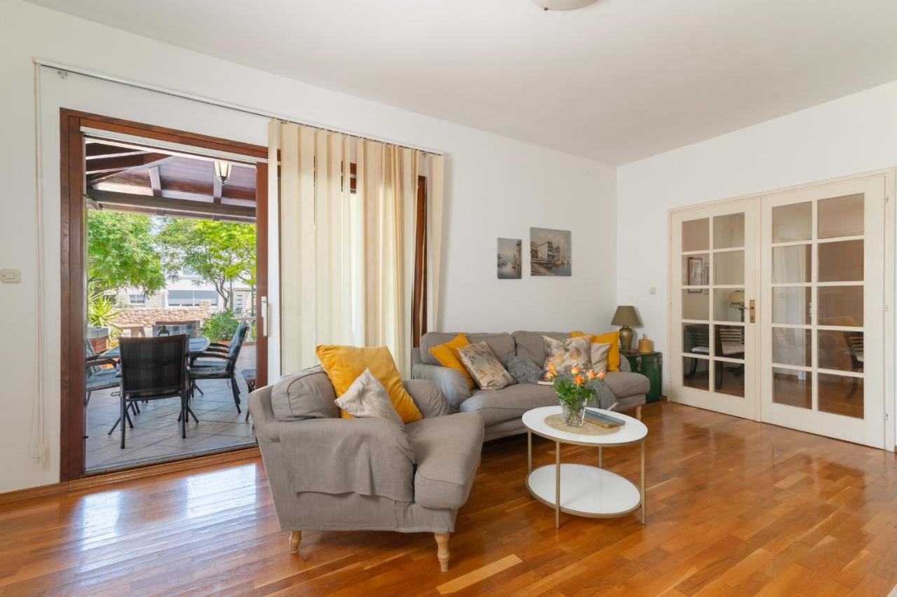 Apartments Rozelyn Уґлян Екстер'єр фото