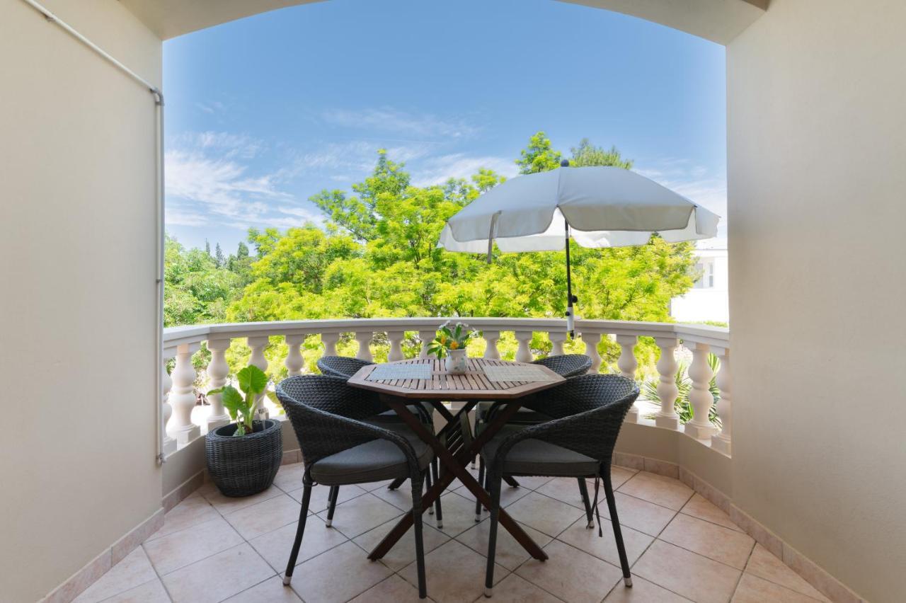 Apartments Rozelyn Уґлян Екстер'єр фото