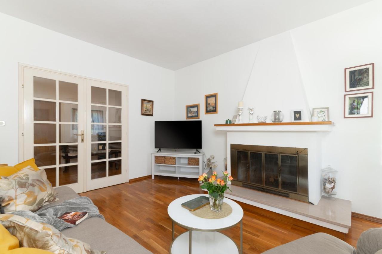 Apartments Rozelyn Уґлян Екстер'єр фото