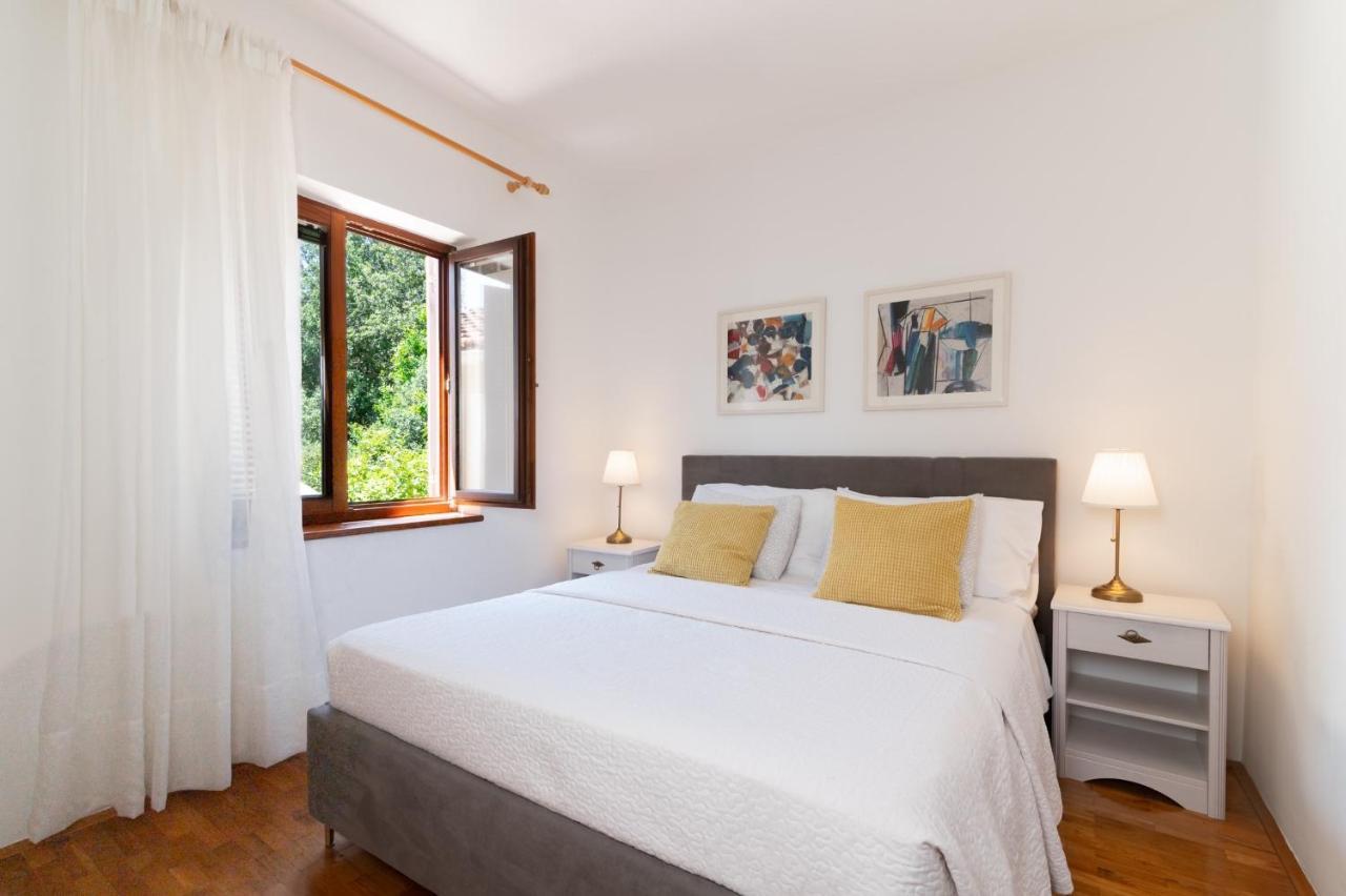 Apartments Rozelyn Уґлян Екстер'єр фото