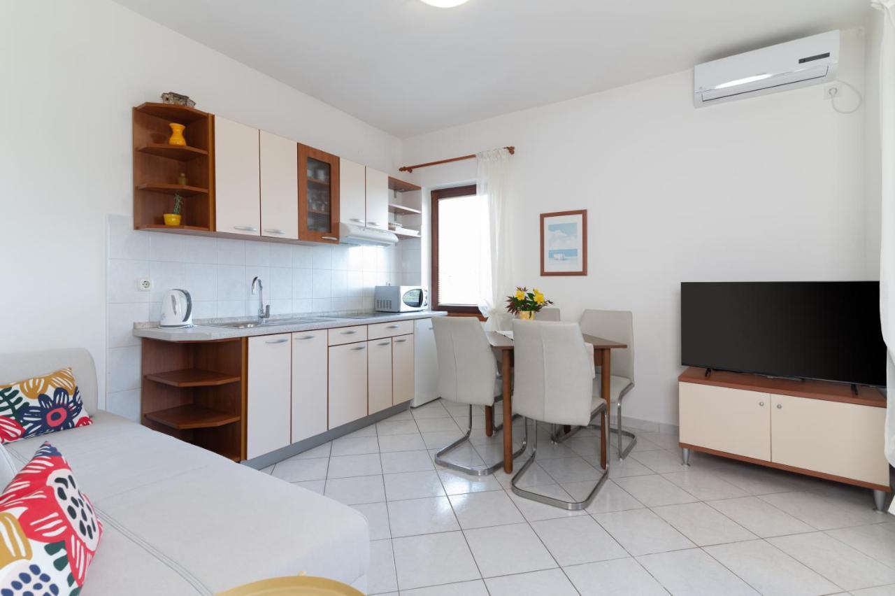 Apartments Rozelyn Уґлян Екстер'єр фото