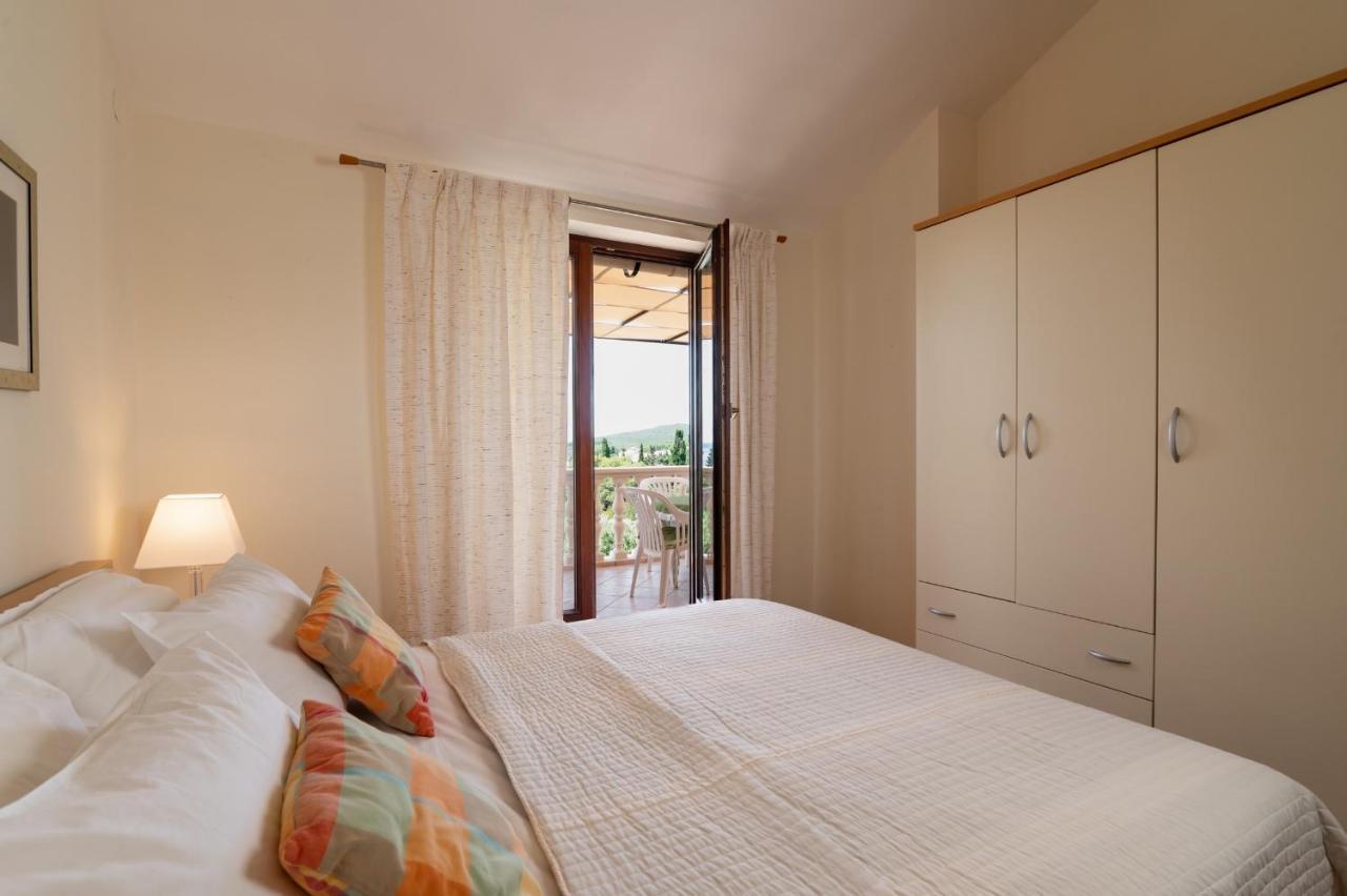 Apartments Rozelyn Уґлян Екстер'єр фото