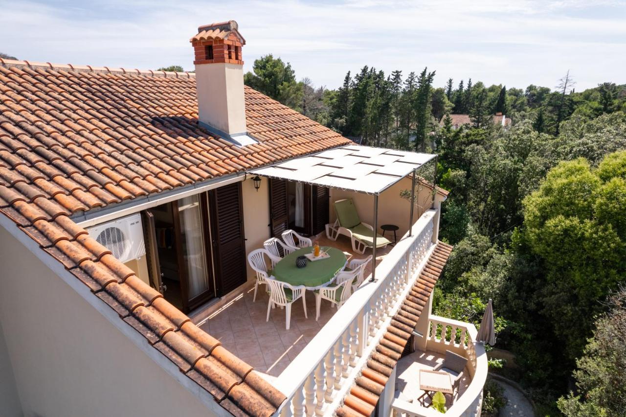 Apartments Rozelyn Уґлян Екстер'єр фото