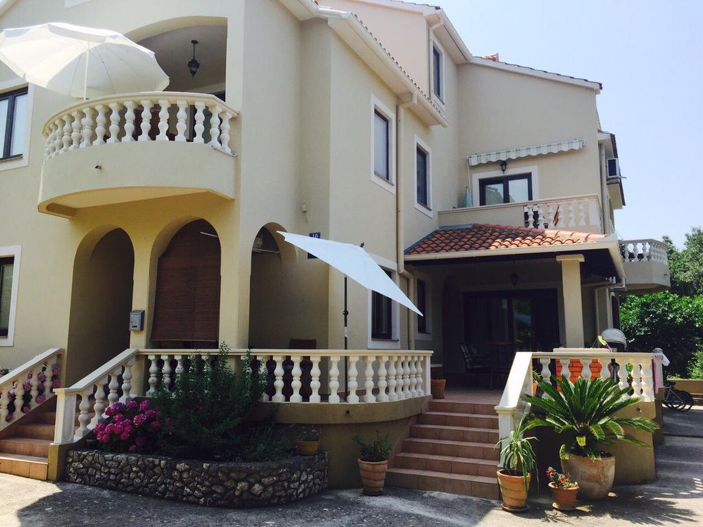 Apartments Rozelyn Уґлян Екстер'єр фото