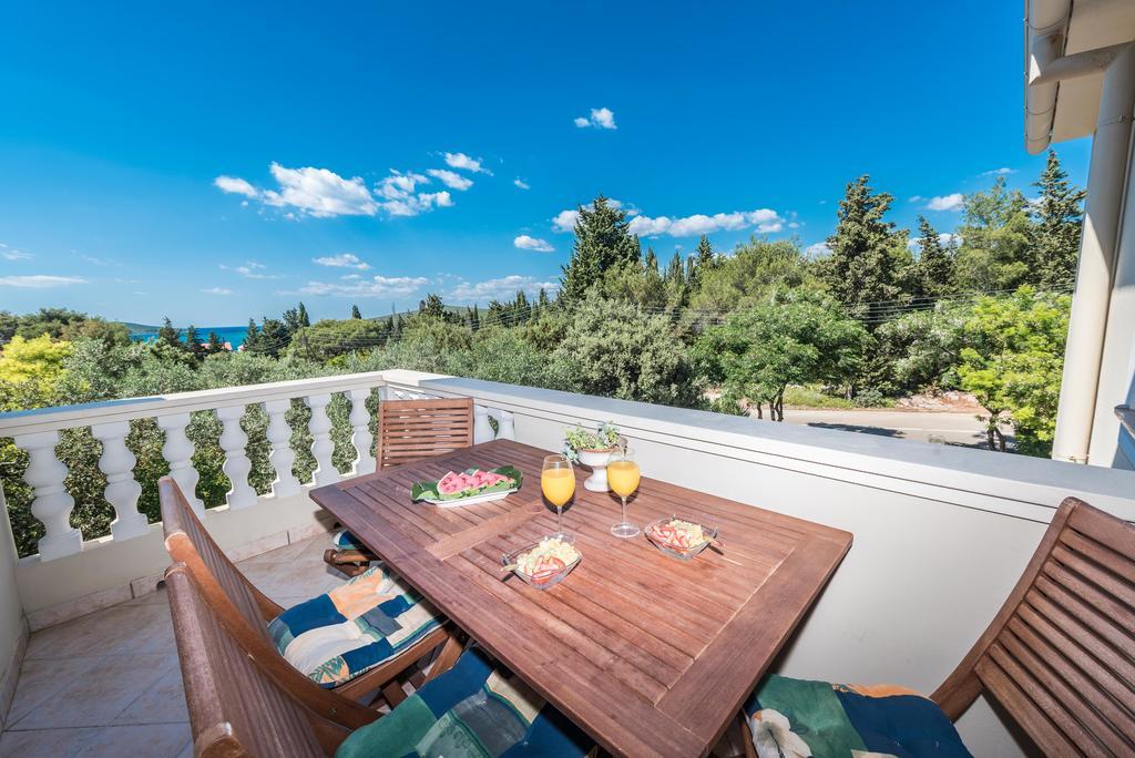 Apartments Rozelyn Уґлян Екстер'єр фото